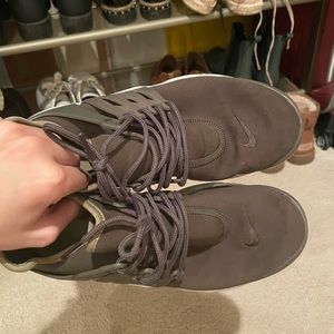 olive green nike shoes